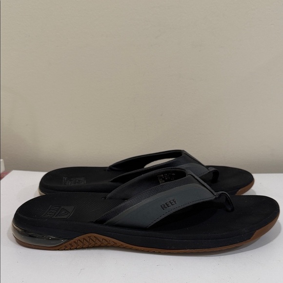 *Reef Men\'s Black and Gray Flip Flops (sz 10) main image 4